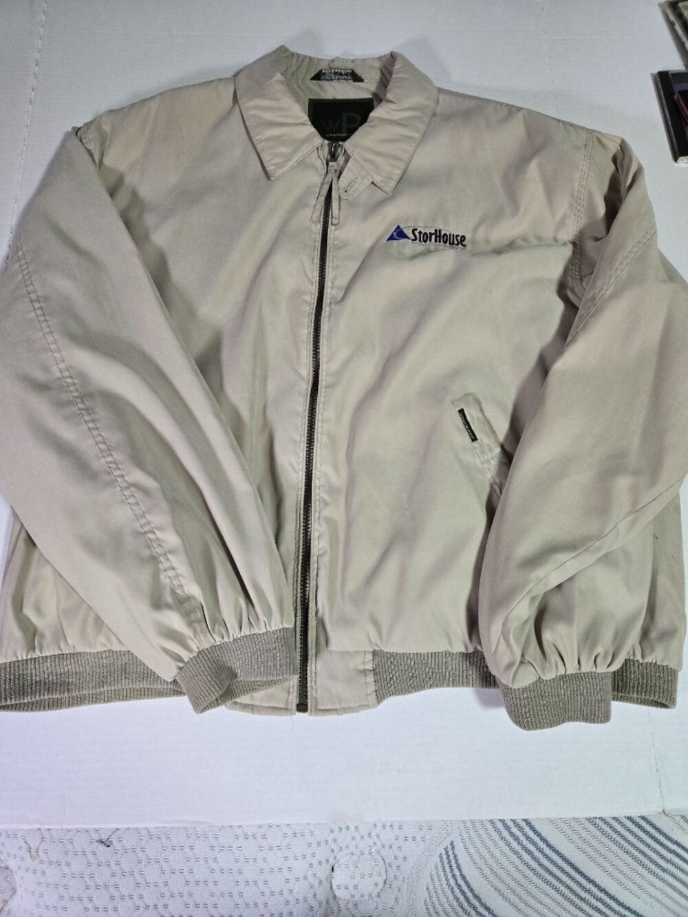Weatherproof Zipper Jacket in Beige Size XL *Flaw* 2 Front Pockets 1 Inside